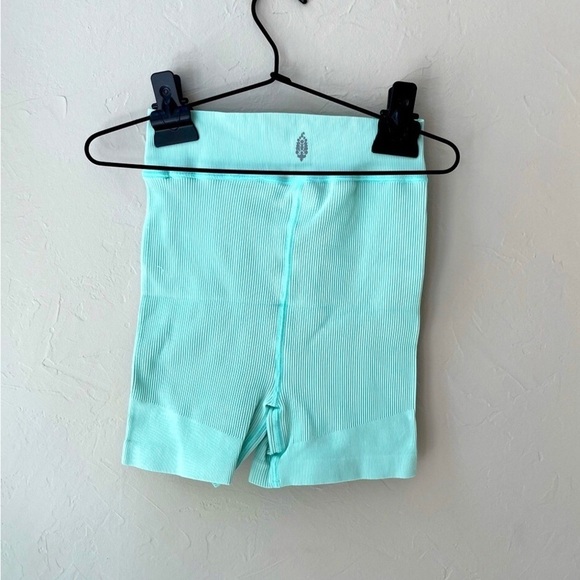 11. NWT Free People Movement Ribbed Mint Throw Shorts M - Picture 4 of 4